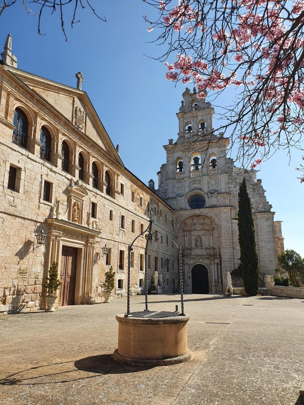 Hotel Hospedería Monasterio de La Vid La Vid y Barrios Exterior foto